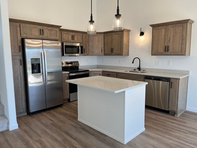 Building Photo - 3 Bed 3 Bath Townhome