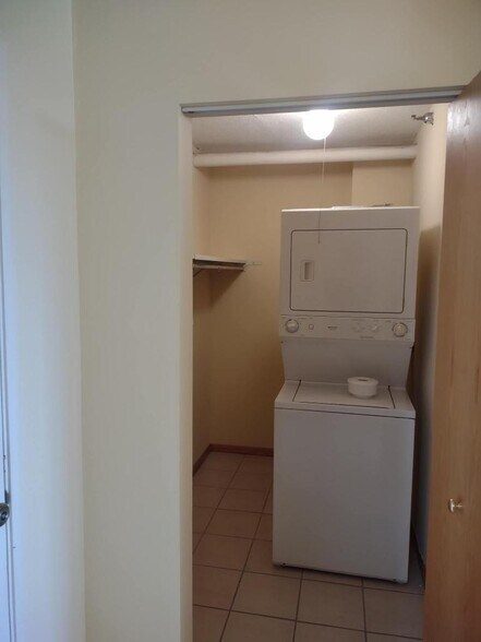 Building Photo - 291 7th St W