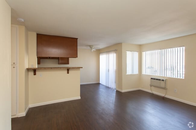 2 BR, 1 BA - 800 SF - Sunshine Manor Apartments