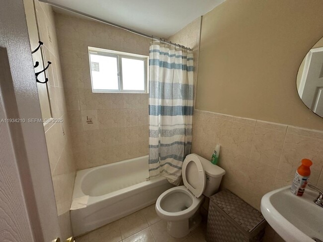 Building Photo - 5440 SW 101st Ave