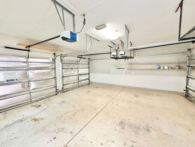 Building Photo - Comfort & Convenience: 3BR End-Unit Townhome in Pooler