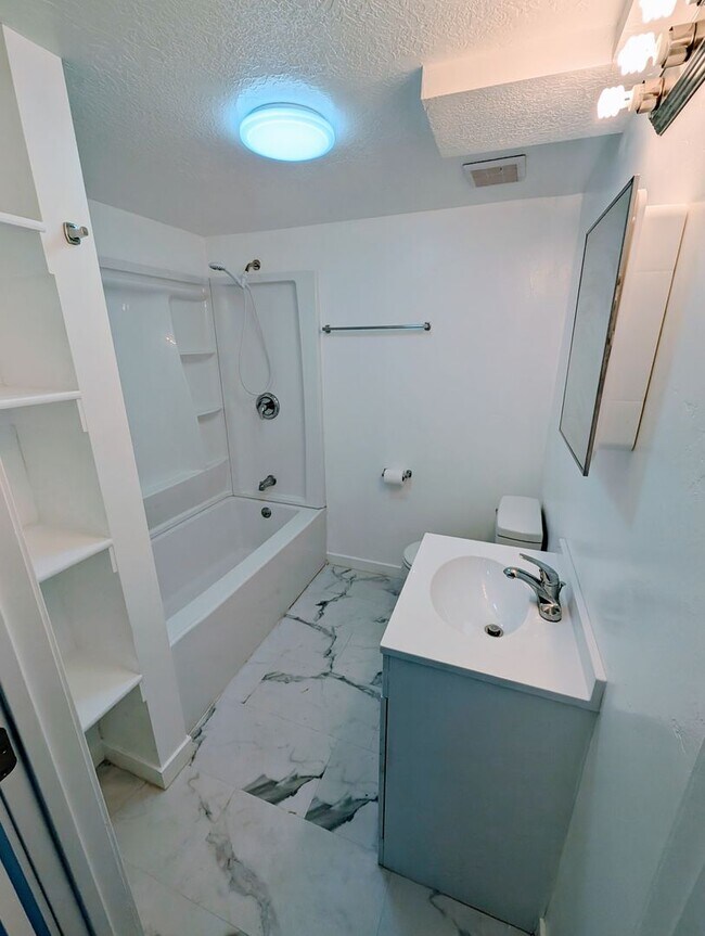 Building Photo - GET $500 OFF THE FIRST MONTHS RENT!!!