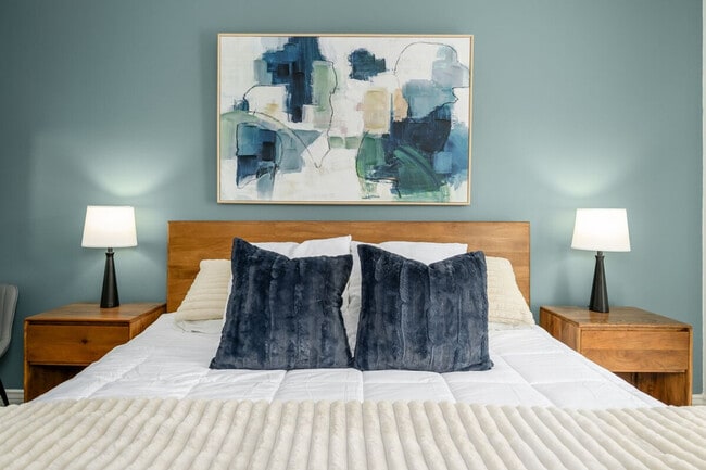 Building Photo - 5450 E Deer Valley Dr