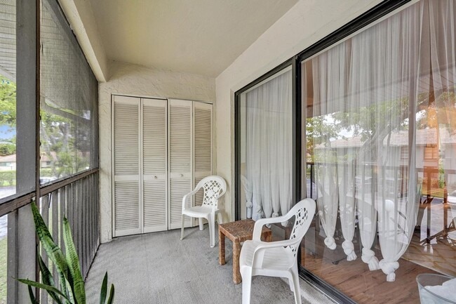 Building Photo - 9840 Pineapple Tree Dr