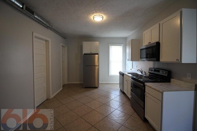 Building Photo - 27 National Ave SW