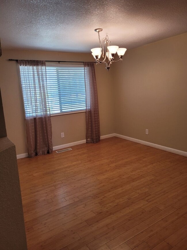 Building Photo - Pet Friendly Carson Home