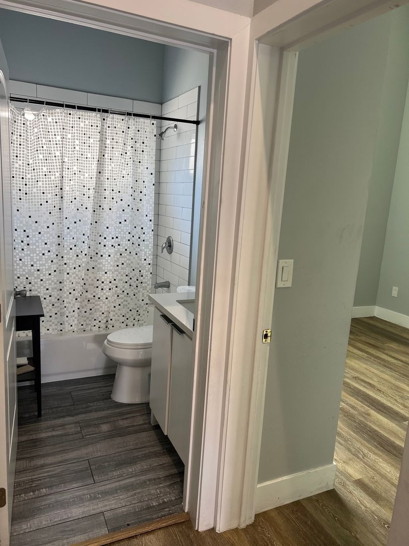 Building Photo - 608 E 29th St