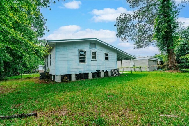 Building Photo - 100 Esplanade Ave