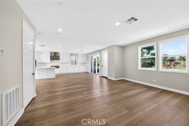 Building Photo - 346 Chorus