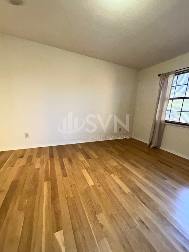 Building Photo - 200 Parma Dr