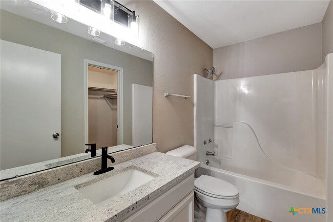 Building Photo - 515 Versailles St