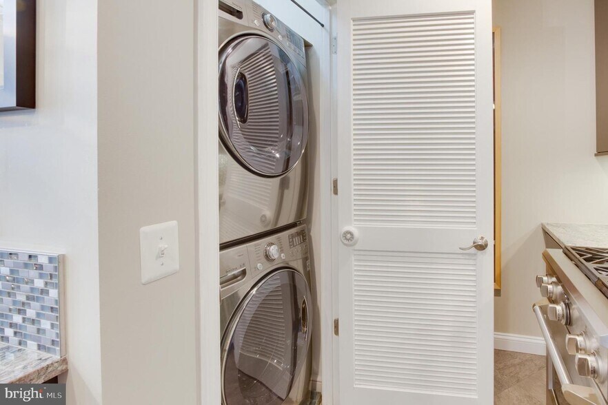 Full Size Laundry - 11990 Market St