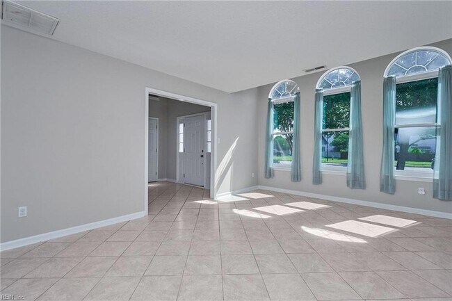 Building Photo - 3305 Fayette Dr