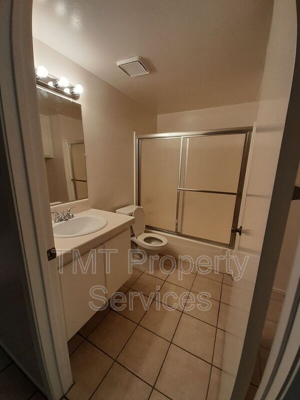 Building Photo - 413 E Rice Ranch Rd