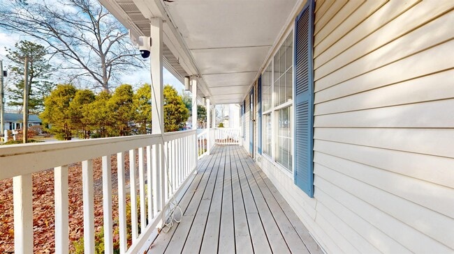 Building Photo - 450 Redwood Ave