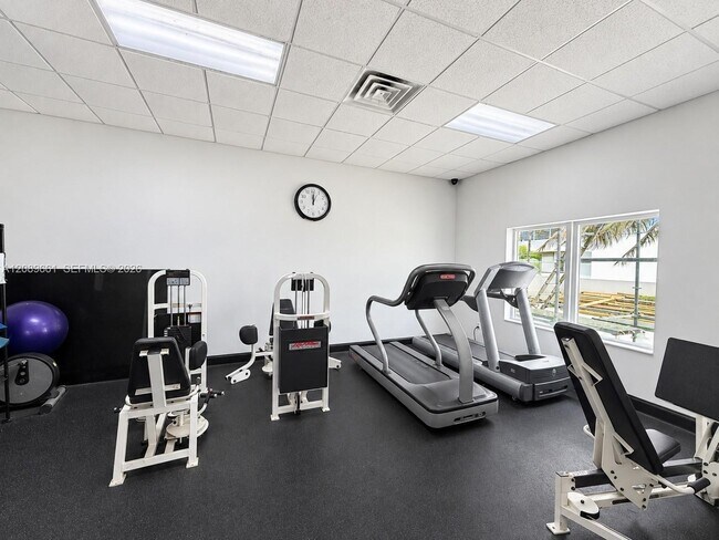 Building Photo - 3725 S Ocean Dr
