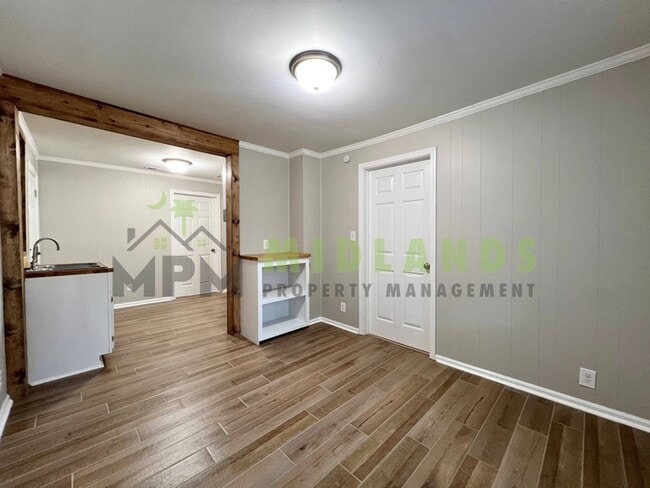 Building Photo - 610 W Hampton Ave