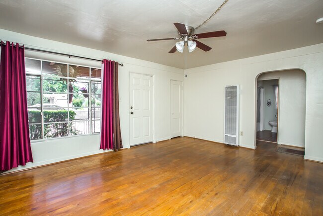 Building Photo - OLD TOWN NORTH VALLEY 2/BD 2/BA 1/CG