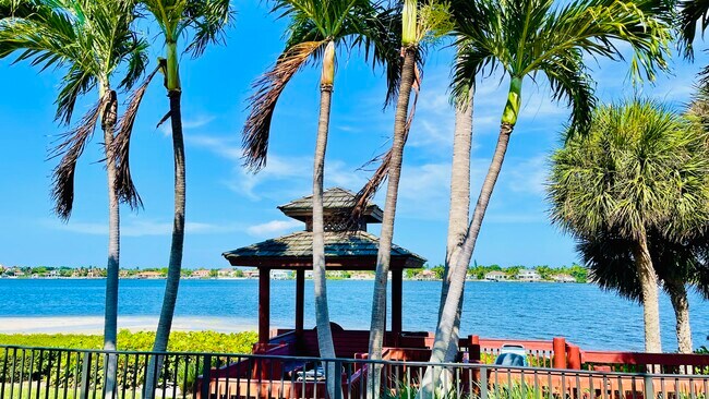 Building Photo - 107 Half Moon Cir