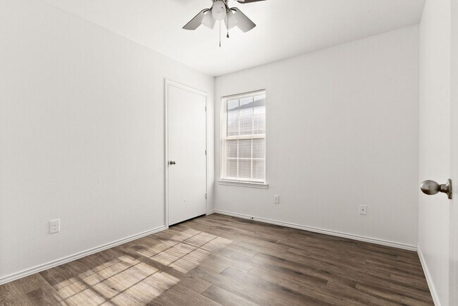 Building Photo - 6211 Temora Loop