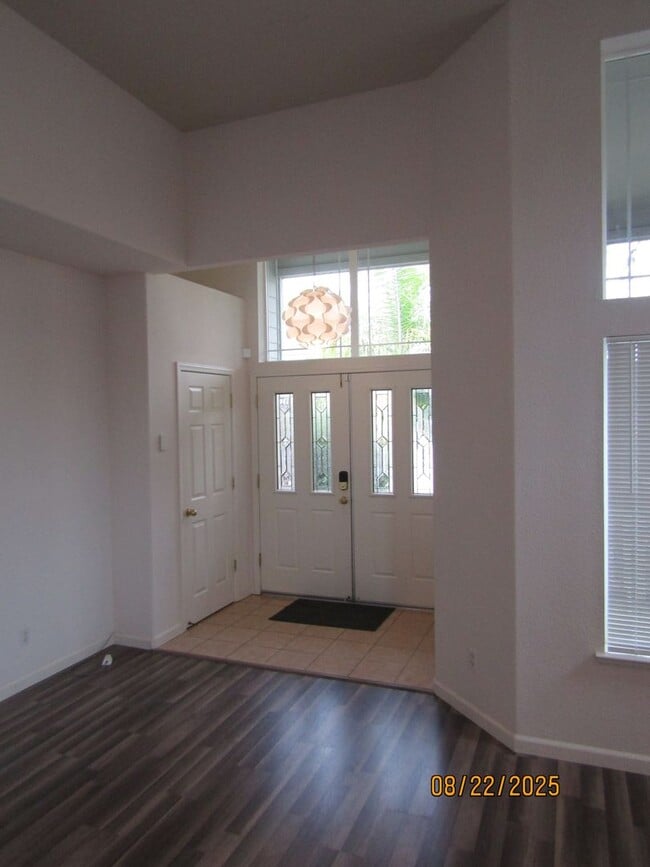 Building Photo - Beautiful Home Near Golf Course!! Brand ne...