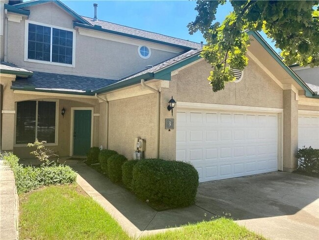 Building Photo - 3 Bedroom Townhouse Condo-North Austin!