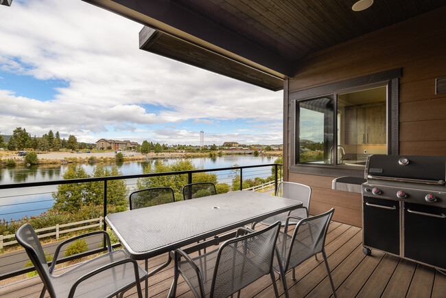 Building Photo - Deschutes Landing Riverfront - 3bdrm 3.5ba...