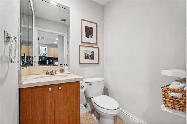 Building Photo - 3168 Ohio St