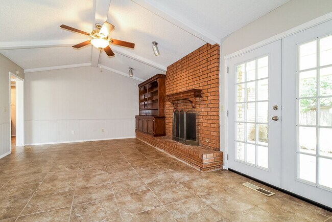 Building Photo - 10141 Alicia Dr