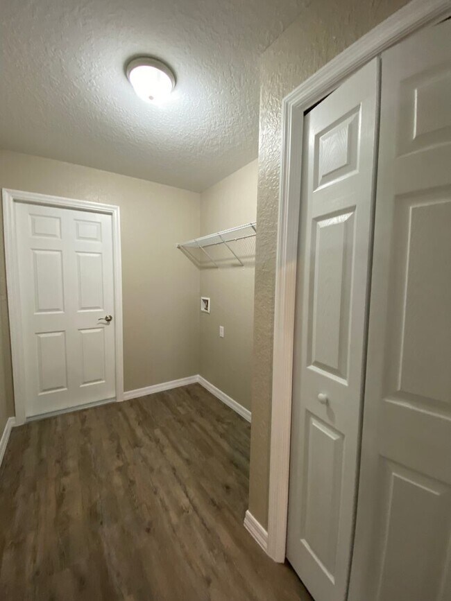 Building Photo - Custom Home - Desirable SW Ocala Neighborh...