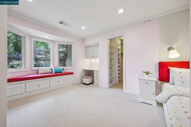 Building Photo - 783 Los Palos Manor