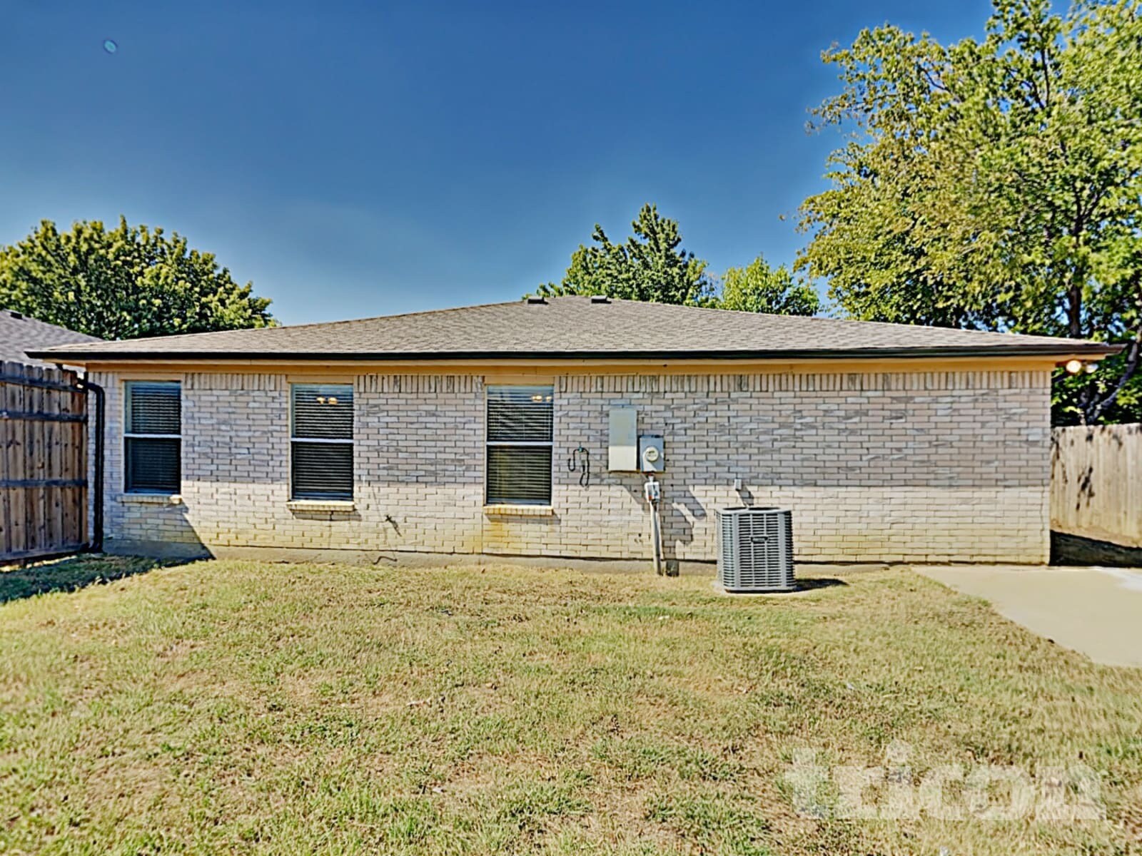 Building Photo - 714 Charles City Dr