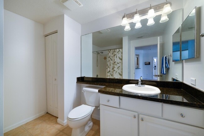 Building Photo - 5205 Myrtlewood Cir E