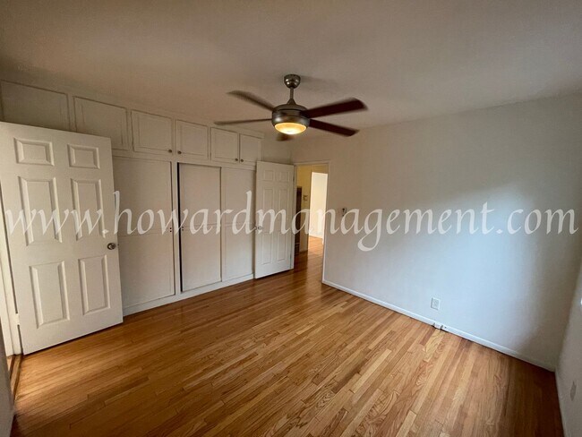 Building Photo - Beautiful Home On Corner Lot With Large Ba...