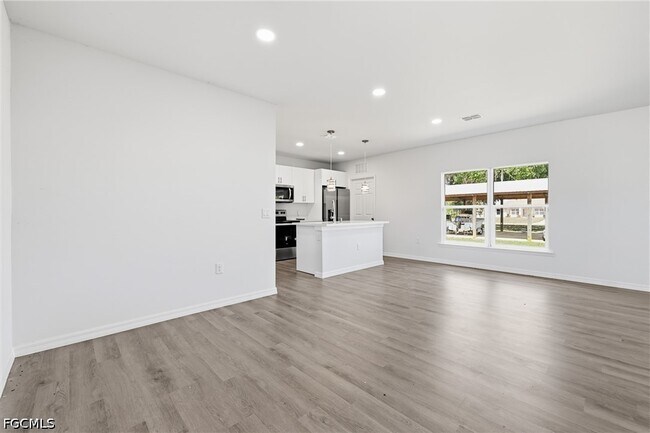 Building Photo - 1406 Ford Cir