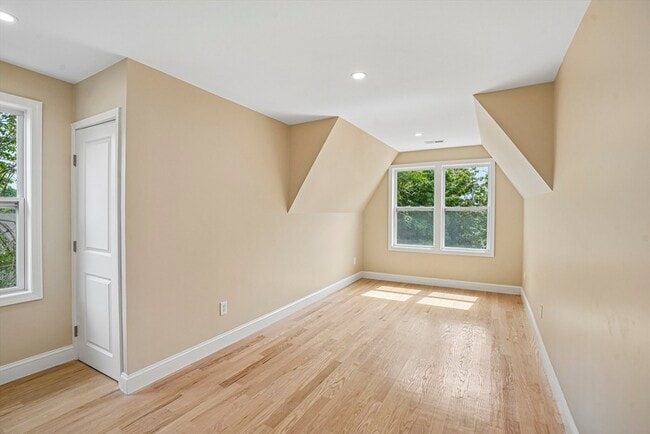 Building Photo - 559 Winthrop St