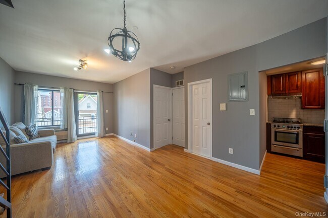 Building Photo - 175-24-17589 89th Ave