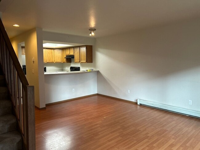 Building Photo - Century 21 Gold Rush - 2 bed, 1.5 bath (Fa...