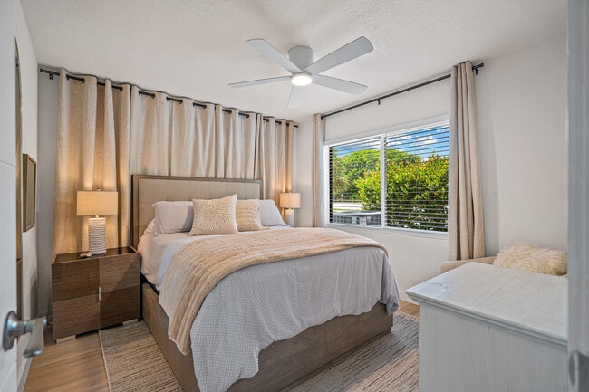 Building Photo - 2330 N Ocean Blvd