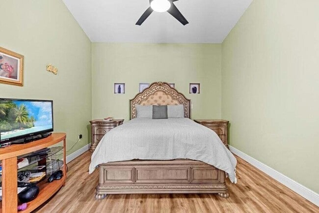 Building Photo - 2363 NW 13th Ct