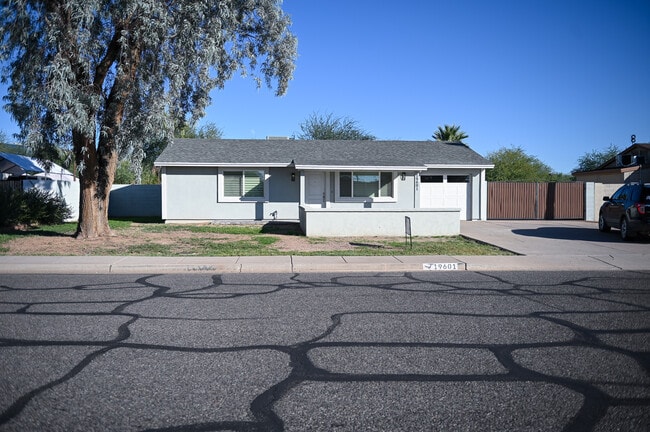 Building Photo - 19601 N 33rd Ave