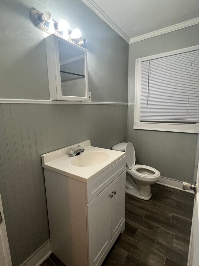 Bathroom with tub/shower - 160 Fore Ave