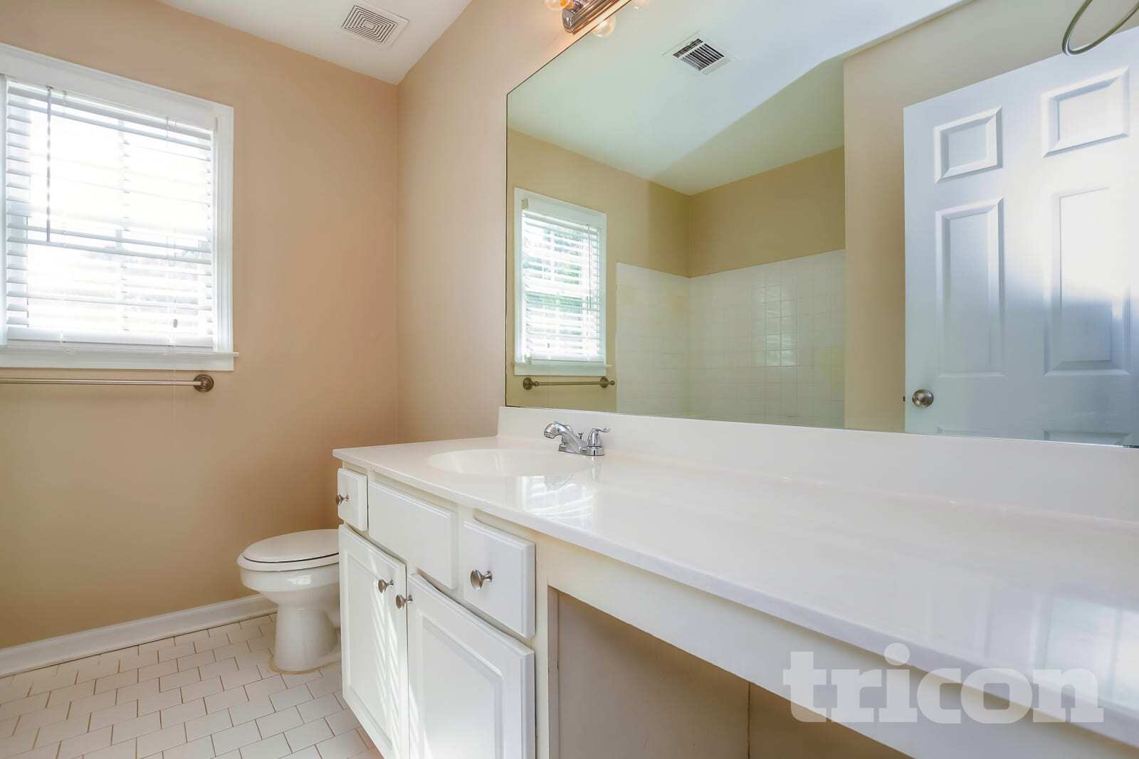 Building Photo - 1013 Chatsworth Ln