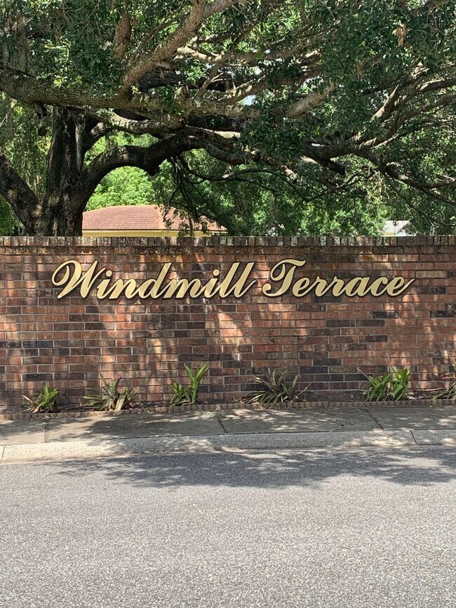 Building Photo - Belle Isle, A Spacious 3/2 Single family h...