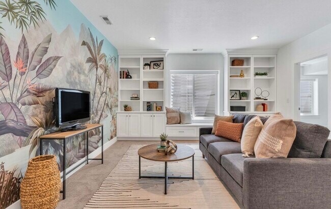 Building Photo - 10882 Lake Island Dr