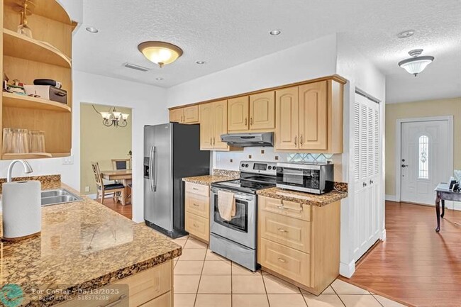 Building Photo - 7102 NW 93rd Ave