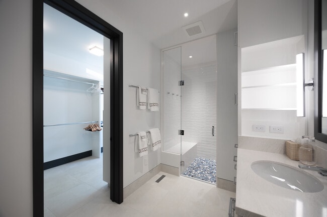 Building Photo - 1411 Crystal Lake Rd