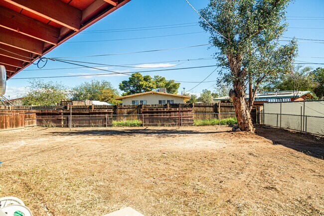 Building Photo - 2317 S Forgeus Ave