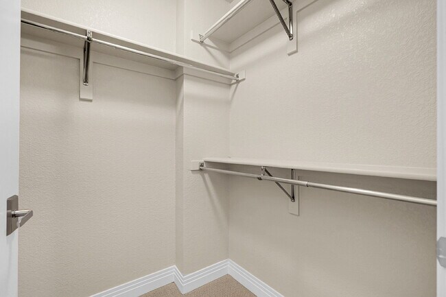 Building Photo - $2,395.00, Spacious Loft, 1.5 bath in Jeff...