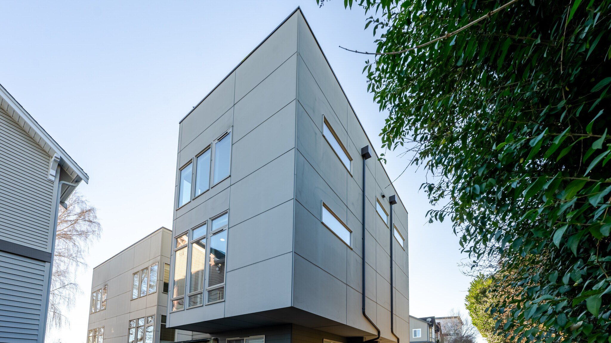 Building Photo - 3245 21st Ave W